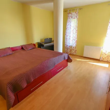 Red Rose Apartman *
