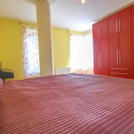 Red Rose Apartman 巴拉顿菲赖德