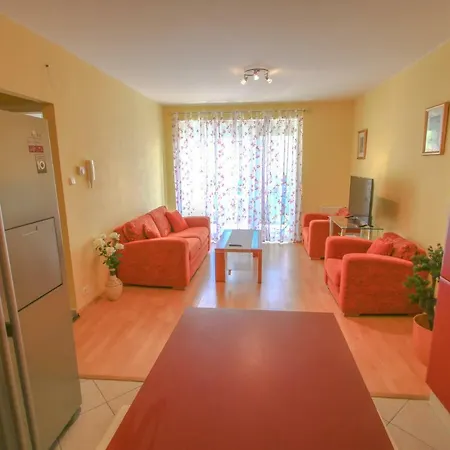 Red Rose Apartman 公寓